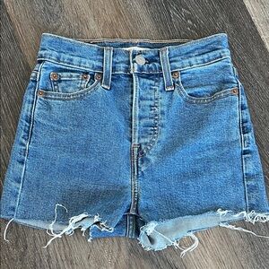 (25) Levi Denim Cutoff Shorts